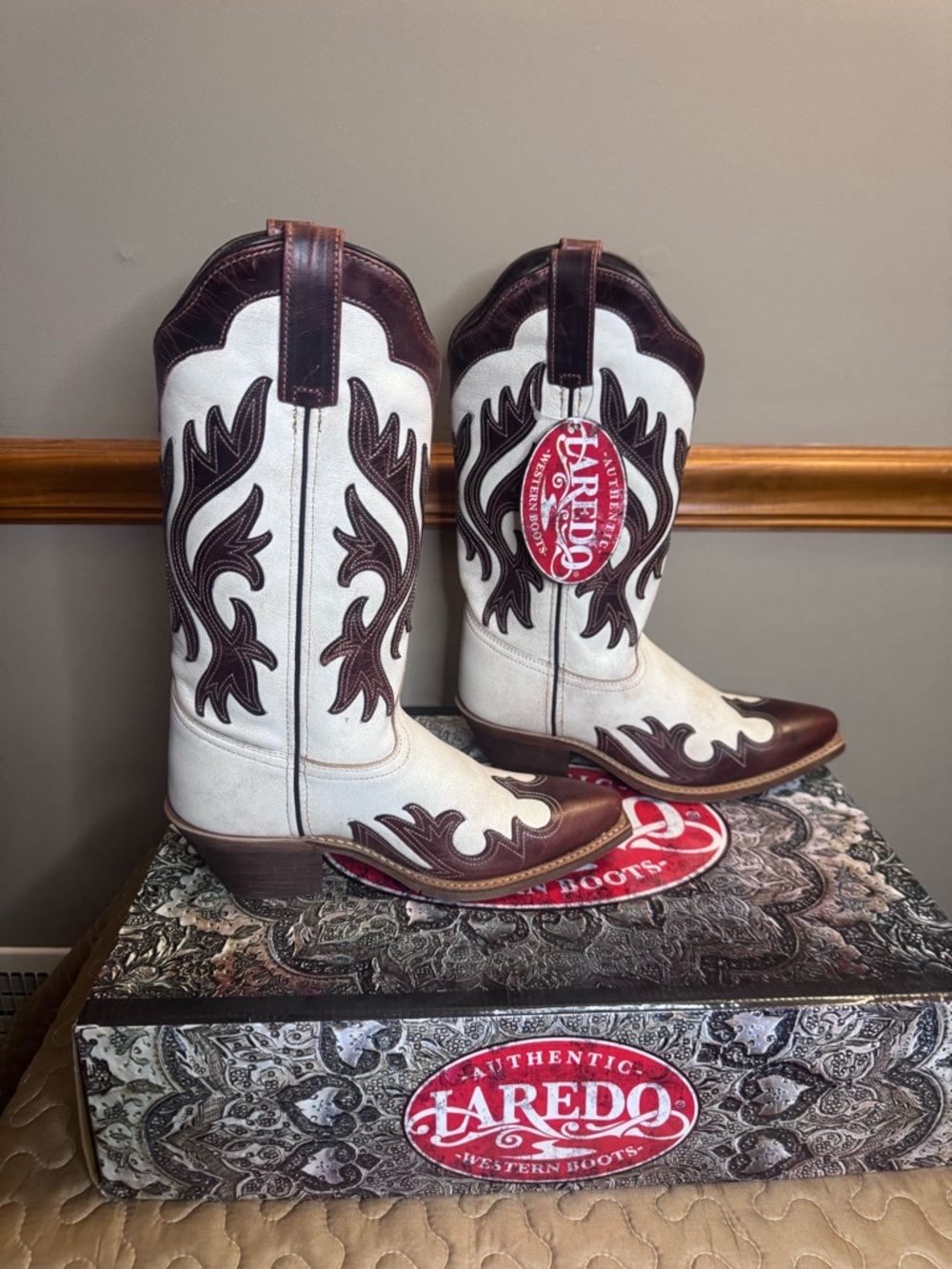 Laredo White and Brown Embroidered Western Boots women’s size 7M